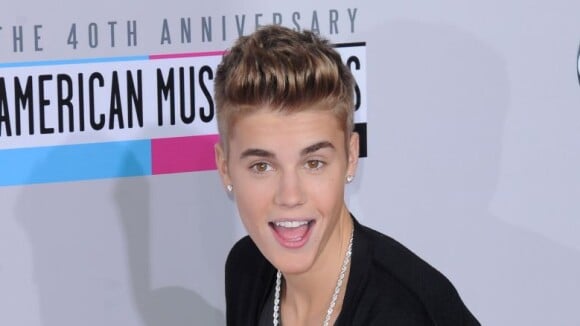 Justin Bieber nu : trip nudiste chez sa mamie