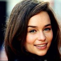 Emilia Clarke (Game of Thrones) : star d&#039;une pub anti-viol en Russie... sans le savoir