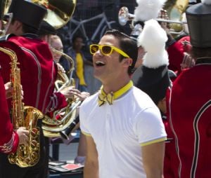 Glee saison 5, épisode 1 : Darren Criss interprète le titre All You Need is Love