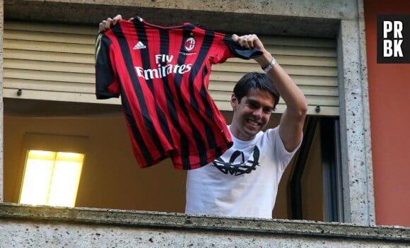 Kaka salue les supporters du Milan AC, le 2 septembre 2013