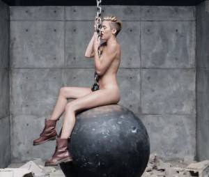Miley Cyrus nue dans le clip de Wrecking Ball