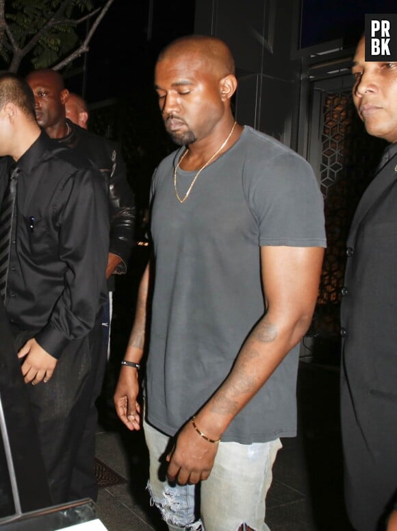 Kanye West tire la tronche à la sortie d'un restaurant de L.A, le 20 septembre 2013