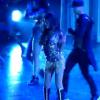Selena Gomez : chute en plein concert au Patriot Center de Virginia (à 3:25 dans la vidéo)