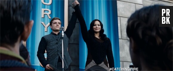 Hunger Games 2 : Katniss et Peeta lors de la tournée de la victoire