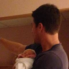 Stephen Amell papa : la star d'Arrow dévoile une photo de sa fille