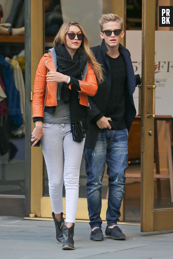 Cody Simpson : virée romantique à New York avec une mystérieuse inconnue le 29 octobre 2013