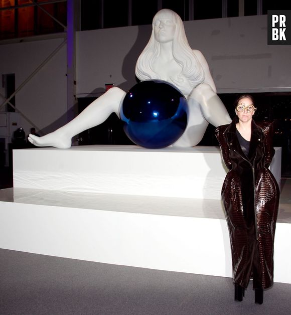 Lady Gaga : la diva extravagante fête la sortie de son album "ARTPOP" à New-York, le 10 novembre 2013