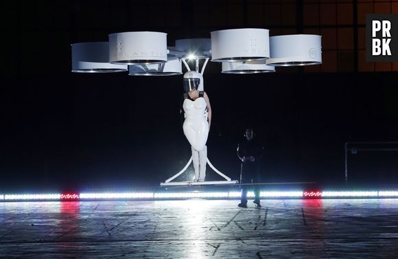 Lady Gaga : la diva extravagante fête la sortie de son album "ARTPOP" à New-York, le 10 novembre 2013