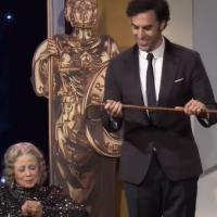 Sacha Baron Cohen : Borat tue une vieille dame aux Britannia Awards 2013