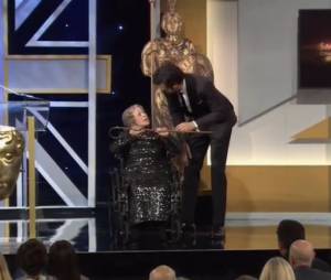 Sacha Baron Cohen : "Borat" tue par erreur une veille dame en chaise roulante aux Britannia Awards 2013