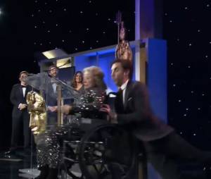Sacha Baron Cohen : "Borat" tue par erreur une veille dame en chaise roulante aux Britannia Awards 2013