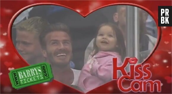 David Beckham et Harper filmés par une kisscam