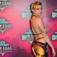 Miley Cyrus sur le tapis rouge des MTV EMA 2013 à Amsterdam, le 10 novembre 2013