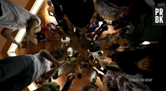 Robin des Bois - J'attendais, le clip officiel réalisé par Matt Pokora dans les coulisses de la comédie musicale