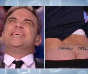 Le Grand Journal : Antoine de Caunes montre ses fesses tatouées à Robbie Williams