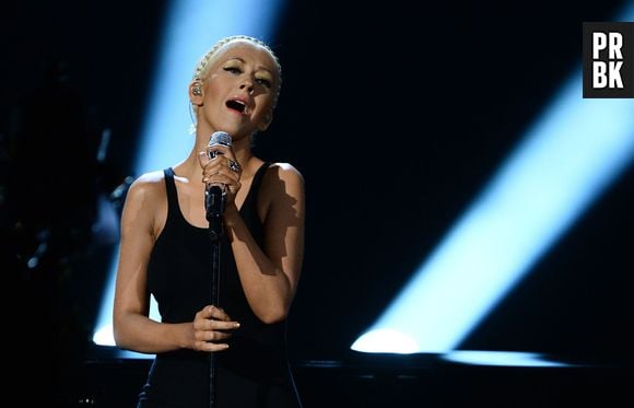 Christina Aguilera affiche sa perte de poids sur la scène des AMA 2013