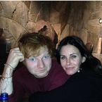 Ed Sheeran et Courteney Cox en couple ? Les rumeurs absurdes