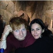 Ed Sheeran et Courteney Cox en couple ? Les rumeurs absurdes