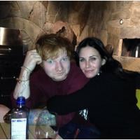 Ed Sheeran et Courteney Cox en couple ? Les rumeurs absurdes