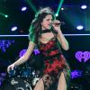Selena Gomez en femme fatale lors du jingle Ball le 13 décembre 2013