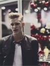 Cody Simpson dans le clip de Please Come Home For Christmas
