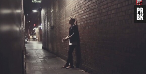 Cody Simpson dans le clip de Please Come Home For Christmas