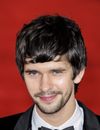 Ben Whishaw prêt à remplacer Sacha Baron Cohen pour incarner Freddie Mercury ?