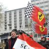 Michael Schumacher : les fans de Ferrari devant le CHU de Grenoble, le 3 janvier 2014