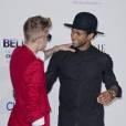 Justin Bieber et Usher sur le tapis rouge du film Believe à Los Angeles, le 18 décembre 2013