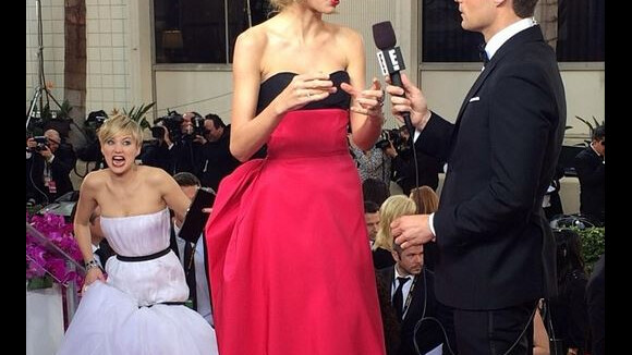 Jennifer Lawrence : photobomb de Taylor Swfit et robe parodiée aux Golden Globes 2014