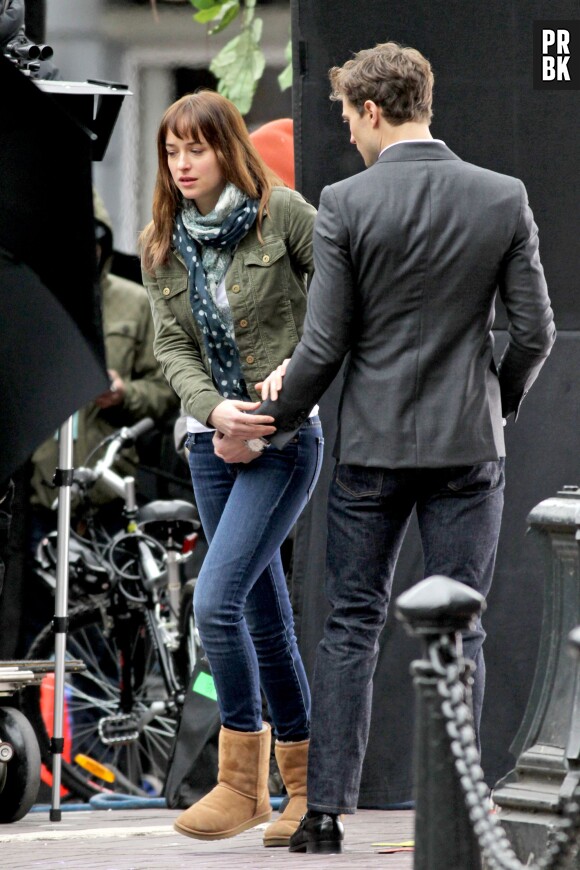 Fifty Shades of Grey : Jamie Dornan et Dakota Johnson complice sur le tournage, le 19 décembre 2013 à Vancouver