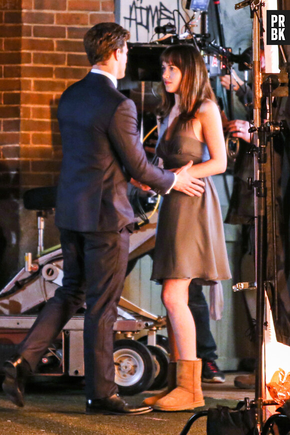 Fifty Shades of Grey : Jamie Dornan et Dakota Johnson complices sur le tournage, le 17 janvier 2014 à Vancouver