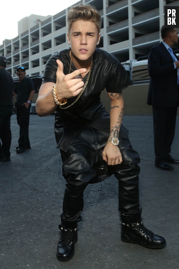 Justin Bieber se la joue gangsta à son arrivée aux Billboard Music Awards 2013