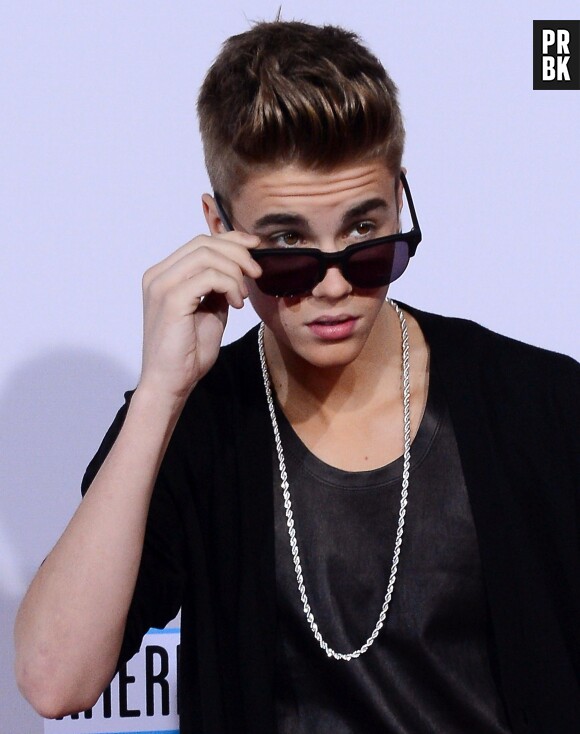 Justin Bieber prend la pose aux American Music Awards 2012