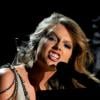 Taylor Swift grimaçante pendant sa prestation aux Grammy Awards 2014