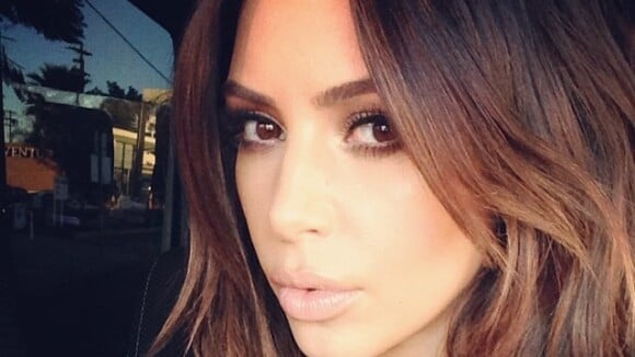 Kim Kardashian brune sur Instagram, adieu la bimbo blonde