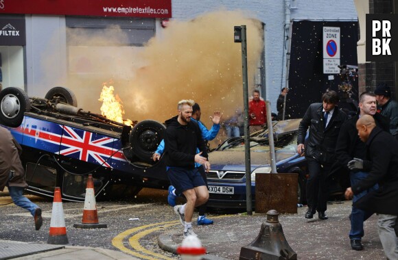 24 heures chrono saison 9 : voitures en feu sur le tournage à Londres, le 22 janvier 2014