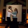 Pour son mariage, il danse avec sa mère