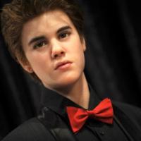 Justin Bieber : sa statue de cire tripotée par les Beliebers... et retirée