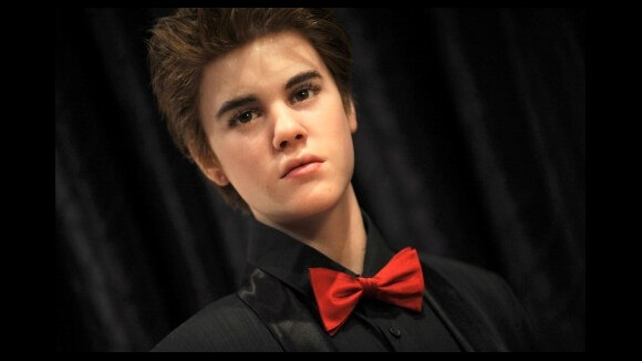 Justin Bieber : sa statue de cire tripotée par les Beliebers... et retirée