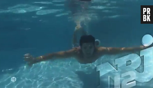 Les Anges de la télé-réalité 6 : Julien s'éclate dans une piscine