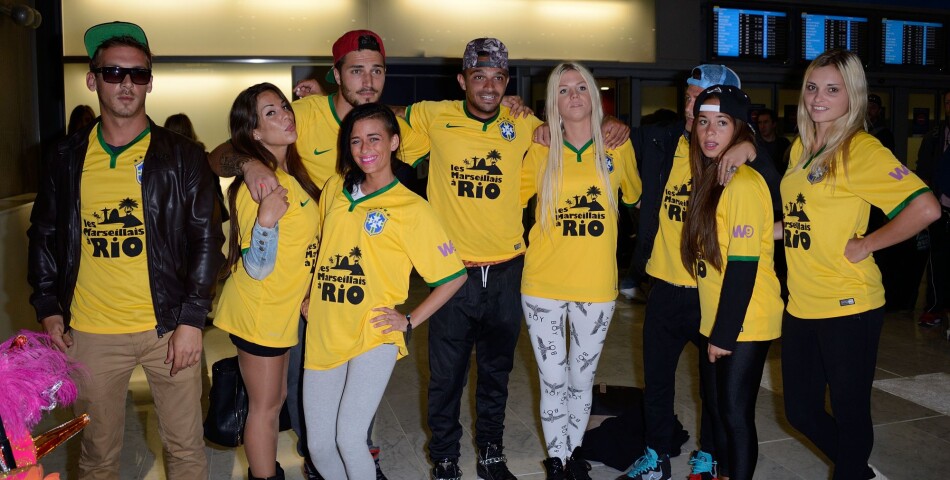 Les Marseillais à Rio : les candidats prennent la pose à l&#039;aéroport Charles-de-Gaulle le 6 mars 2014