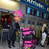 Les Marseillais à Rio : Julien et son chapeau fantaisiste, à l'aéroport Charles-de-Gaulle, le 6 mars 2014