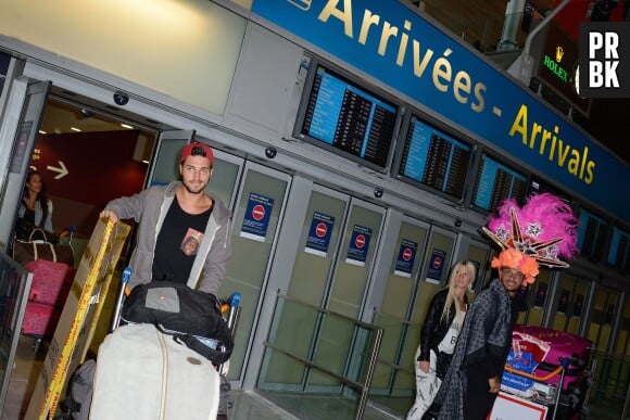 Les Marseillais à Rio : Romain prend la pose à l'aéroport Charles-de-Gaulle, le 6 mars 2014