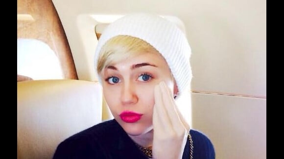 Miley Cyrus se "masturbe" sur Twitter avec un sextoy ultra flippant