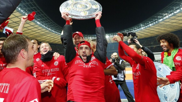 Franck Ribéry : casquette à l'envers et chenille pour fêter le titre du Bayern