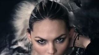 Sophie-Tith : Enfant d'ailleurs, le clip en attendant son premier album