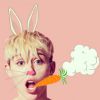 Miley Cyrus : un montage photo en lapine avec une carotte dans la bouche pour Pâques 2014