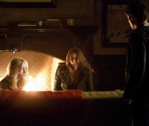 Vampire Diaries saison 5, épisode 22 : Candice Accola et Nina Dobrev sur une photo du final