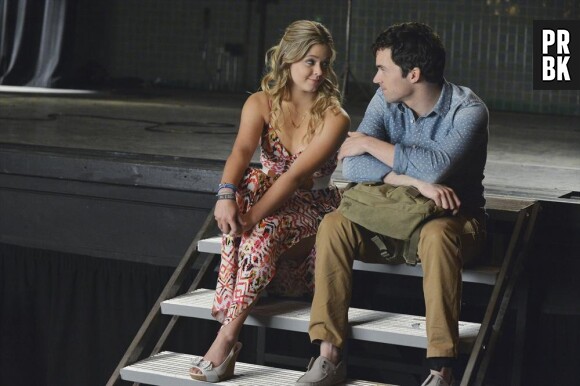Pretty Little Liars saison 5, épisode 1 : Ezra et Alison dans un flashback